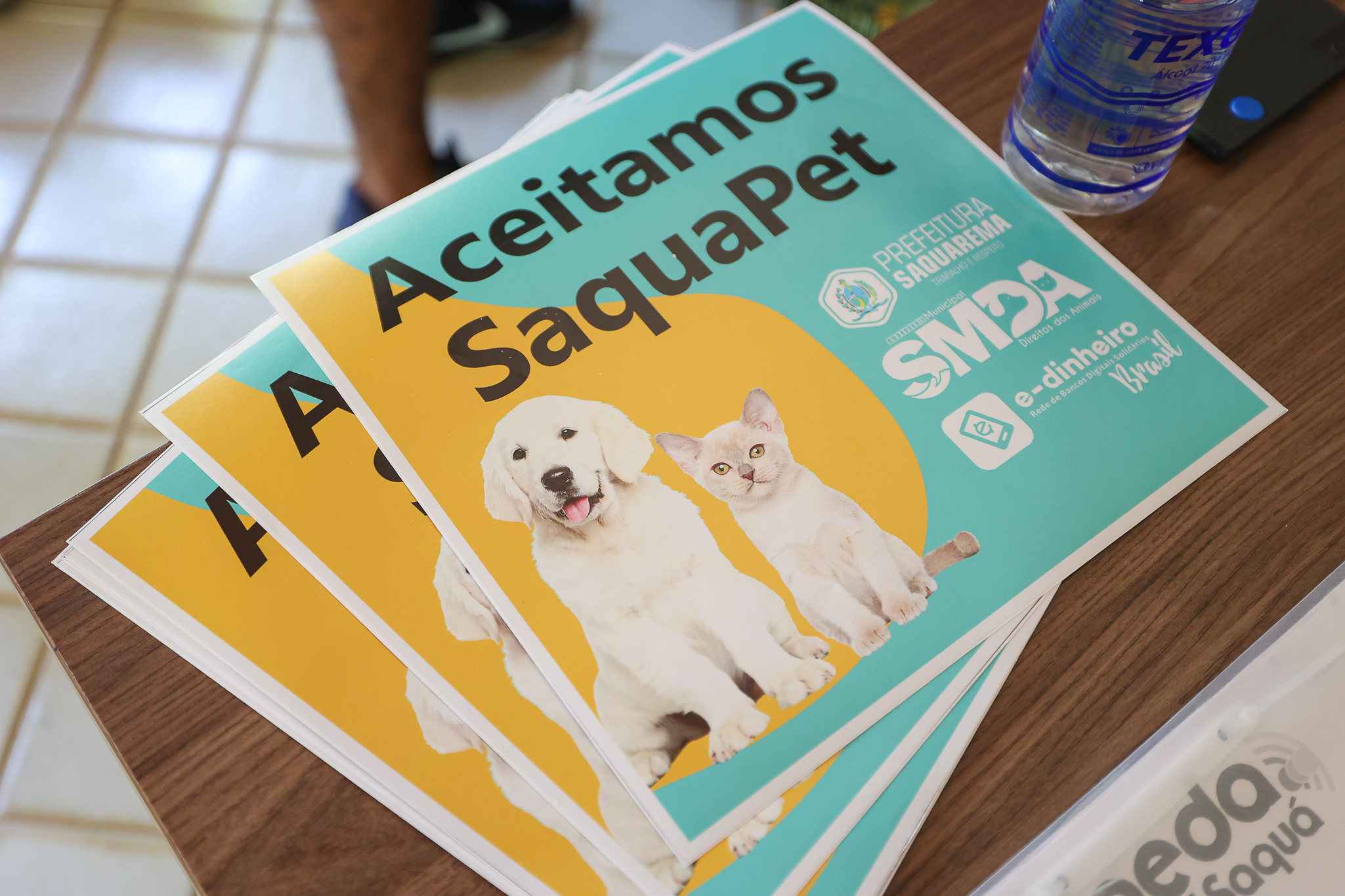 Prefeitura faz a entrega de 39 cartões do programa SaquaPet - Prefeitura de Saquarema